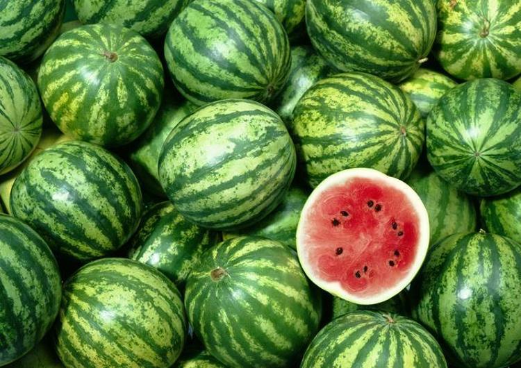 Salatasını yapıp kaşık kaşık yiyin Kan basıncını anında düşürüp damarları açıyor, vücuttaki iltihabı kurutuyor Potasyum ve magnezyum zengini
