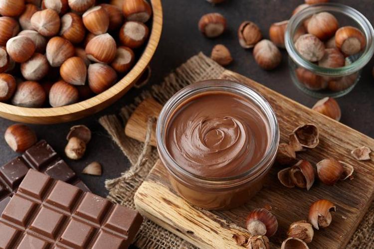 ÇİKOLATA VE EKMEK DE DİYETİNE DAHİL