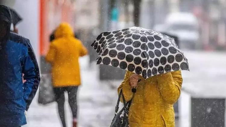 Meteoroloji son tahminleri açıkladı Türkiye 6 gün çöl sıcaklarında yanacak, termometreler 40 dereceyi gösterecek
