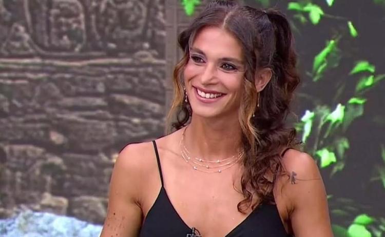 Survivorda yasak aşk belgelendi Pınar Sakadan Yağmur Bandaya gönderme gecikmedi