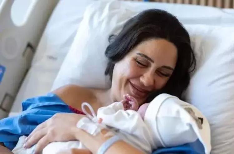 Sahra Işık Aybirdi bebeğiyle yeni karesini paylaştı