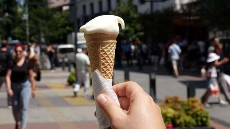 Yazın favorisi ama tehlike saçıyor Ayıla bayıla yiyoruz ama kan şekerini aniden fırlatıp bağımlılık oluşturuyor, ömürden ömür götürüyor