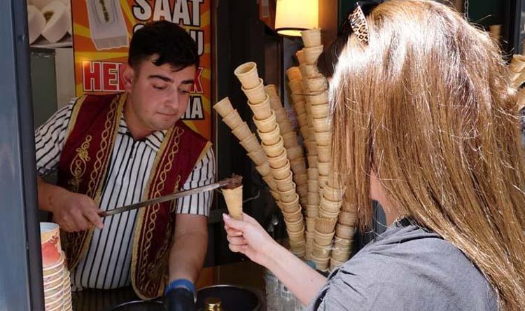 Yazın favorisi ama tehlike saçıyor Ayıla bayıla yiyoruz ama kan şekerini aniden fırlatıp bağımlılık oluşturuyor, ömürden ömür götürüyor