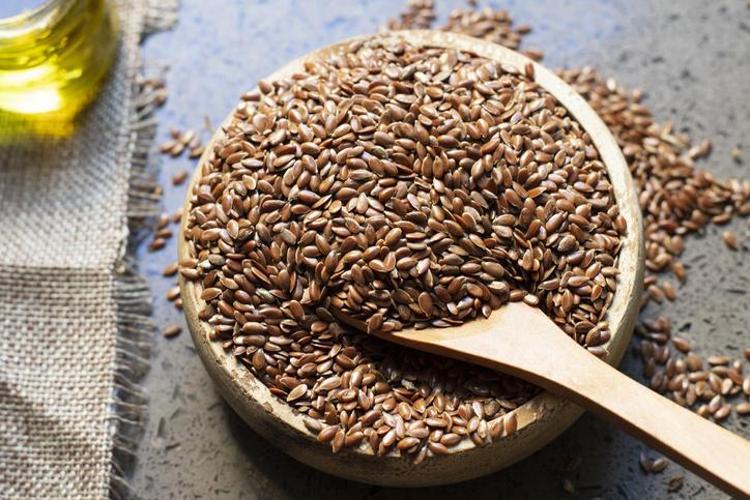 KETEN TOHUMU: MİKROBİYOTAYI BESLEYEN OMEGA-3 DEPOSU