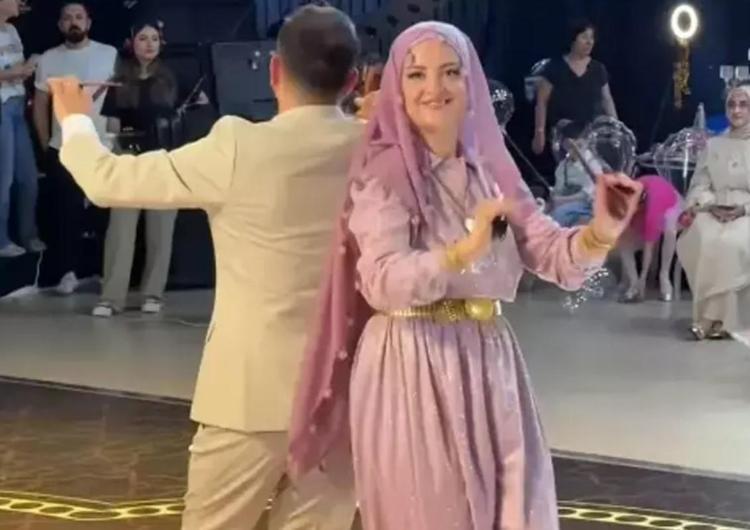 Kadir Ezildi kına gecesi yaptı Dansları ve kıyafetleri damga vurdu