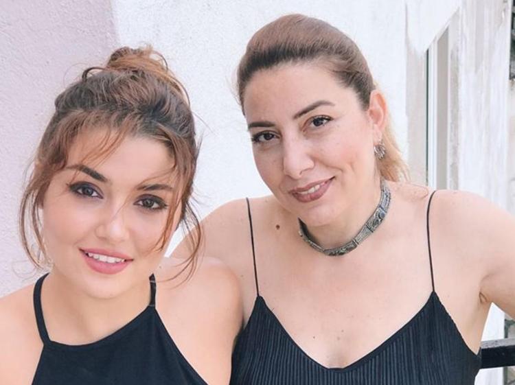 ANNESİNDEN BAHSEDERKEN DUYGULANDI