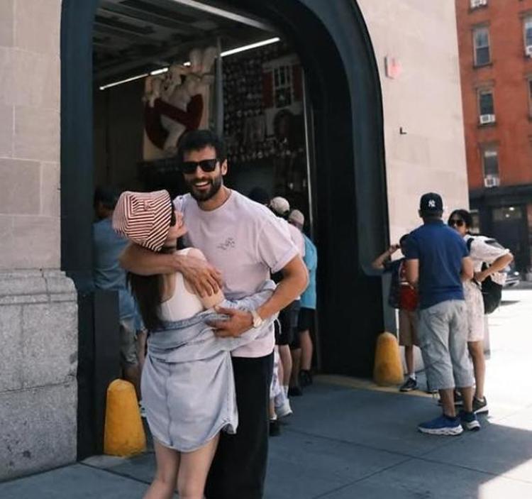 Serkan Çayoğlu ve Özge Gürel New Yorkta aşka geldi