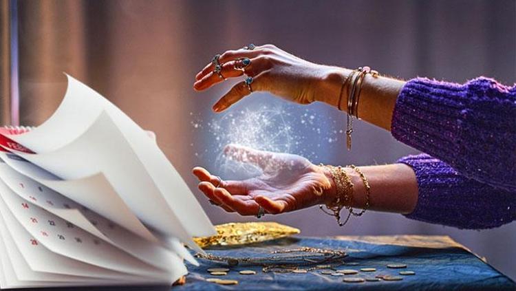 2025 bitmeden şansı dönecek burçlar belli oldu Astrologlar tek tek açıkladı: Yıllardır bekledikleri aşk ve parayı bulacaklar