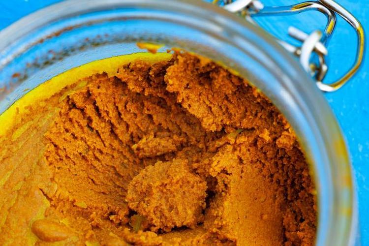Vücutta 1 gram ödem bırakmıyor Bel, basen ve göbeği mum gibi eritip 1 haftada 3 kilo verdiriyor Ev yoğurduna 1 çay kaşığı eklemek yetiyor