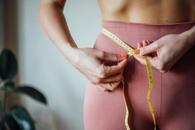 23 yaşındaki kadın tam 40 kilo verdi 105 kilodan 65e düştü: Yağları cayır cayır yakıyor, mum gibi erimenin sırrı meğer gözümüzün önündeymiş