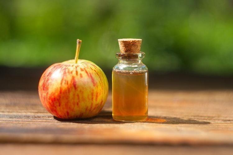 Egzama, kepek, kaşıntıyı kökten kazıyor Saç derisindeki kuruluğun çözümü: Banyoda 1 damla sürmek etkisini 2ye katlıyor