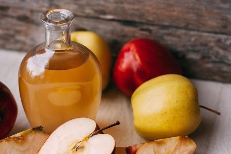 Egzama, kepek, kaşıntıyı kökten kazıyor Saç derisindeki kuruluğun çözümü: Banyoda 1 damla sürmek etkisini 2ye katlıyor