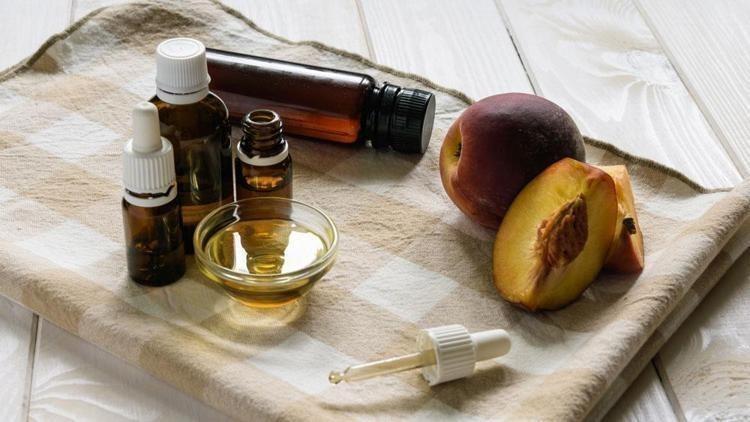 Egzama, kepek, kaşıntıyı kökten kazıyor Saç derisindeki kuruluğun çözümü: Banyoda 1 damla sürmek etkisini 2ye katlıyor