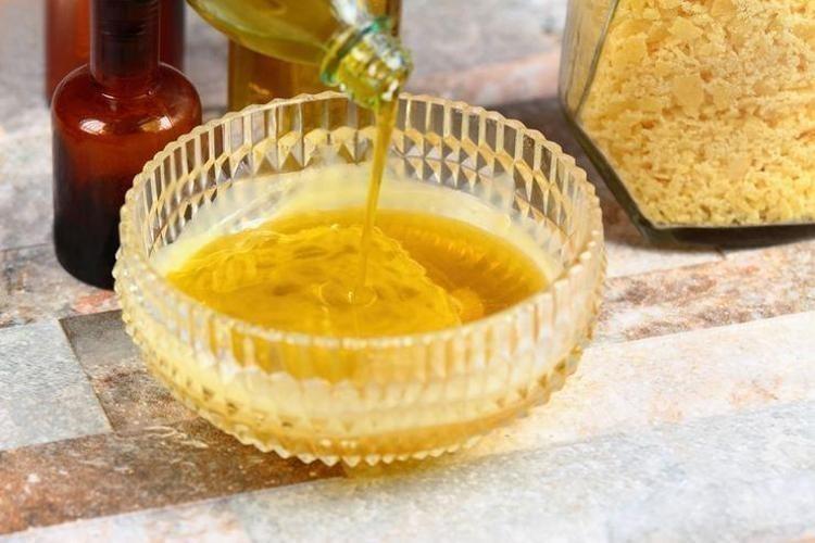 ELMA SİRKESİNİ SAÇA BÖYLE UYGULAYIN