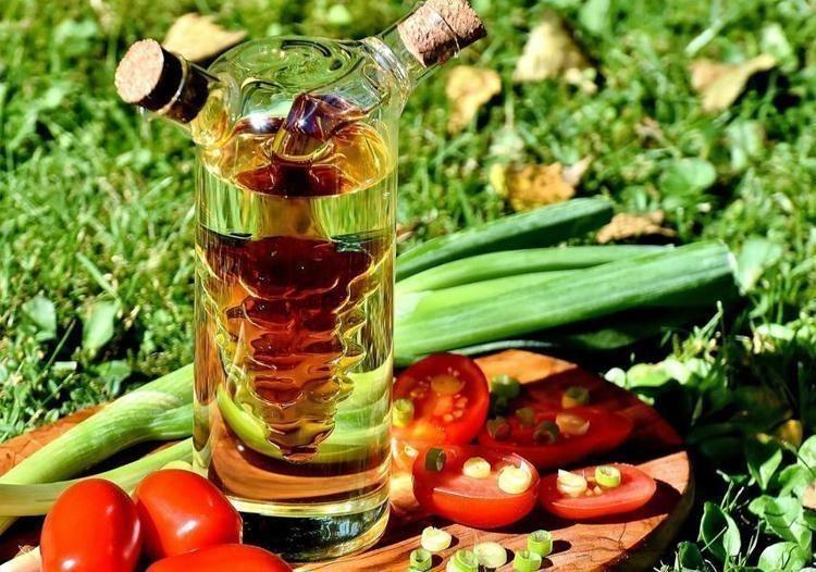 Egzama, kepek, kaşıntıyı kökten kazıyor Saç derisindeki kuruluğun çözümü: Banyoda 1 damla sürmek etkisini 2ye katlıyor