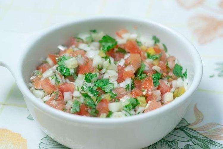 ÇOBAN SALATASI TARİFİ