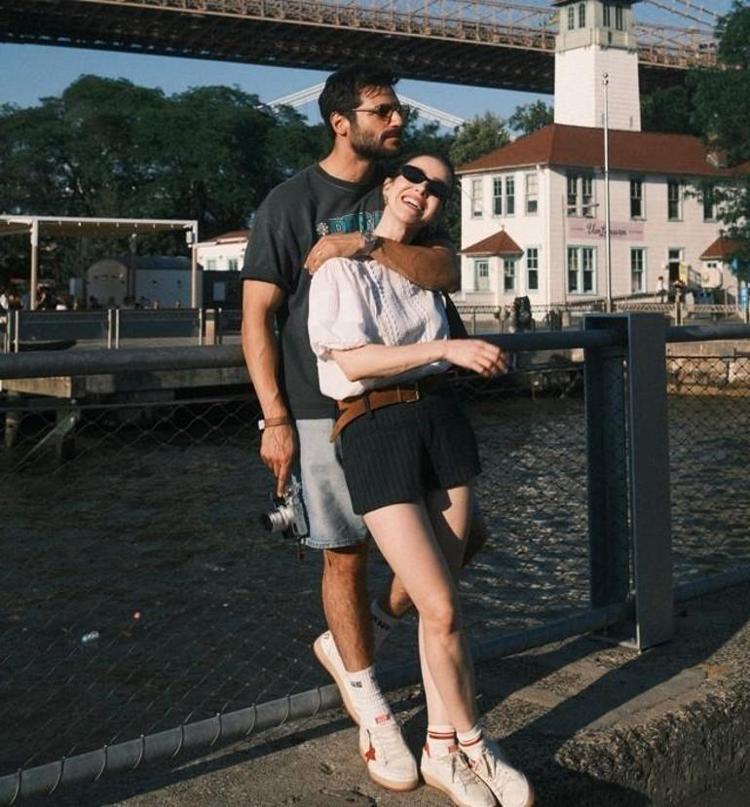Ünlü çiftten 3. yıllarına romantik kutlama