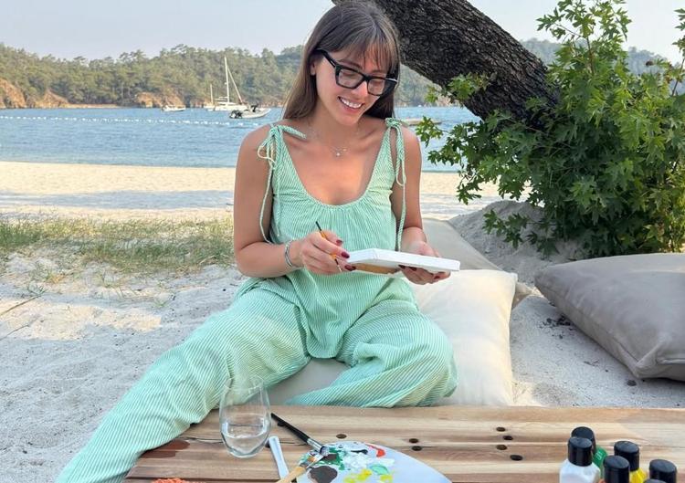 Sıla Türkoğlundan tatil pozları Fiziğiyle hayran bıraktı