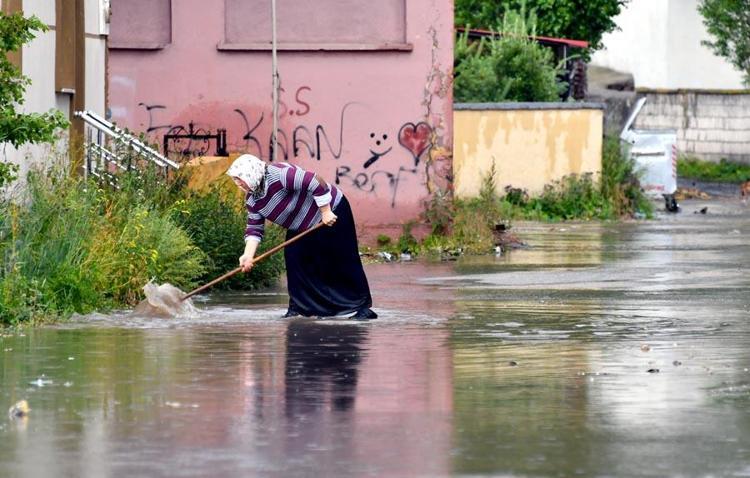 ÇANKIRI İÇİN GÖK GÜRÜLTÜLÜ SAĞANAK YAĞIŞ UYARISI