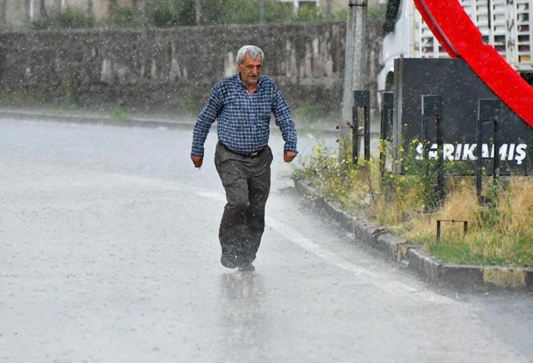 ESKİŞEHİRDE SICAK HAVALARDAN SONRA SAĞANAK YAĞIŞ BEKLENİYOR