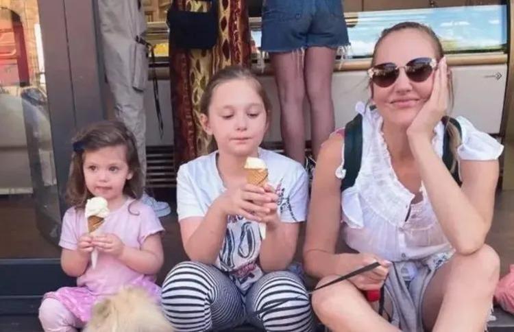 Meryem Uzerlinin kızı 11 yaşına girdi Lara Jemimanın güzelliğini gören hayran kalıyor