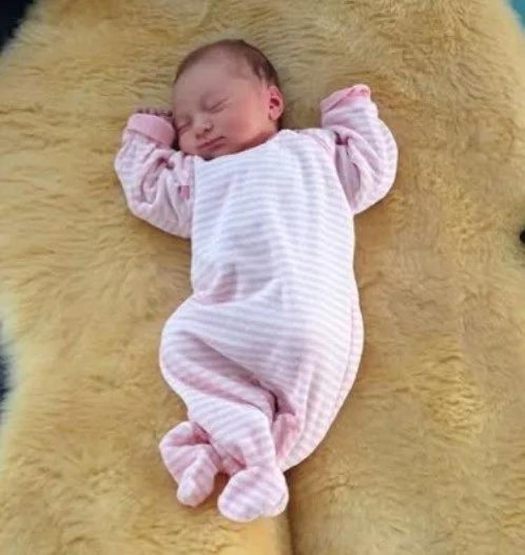 Meryem Uzerlinin kızı 11 yaşına girdi Lara Jemimanın güzelliğini gören hayran kalıyor