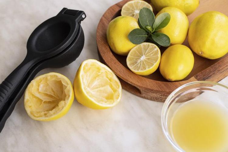 Limon, maden suyu ve tuz varsa deneyin Mideyi zararlı kalıntılardan arındırıyor