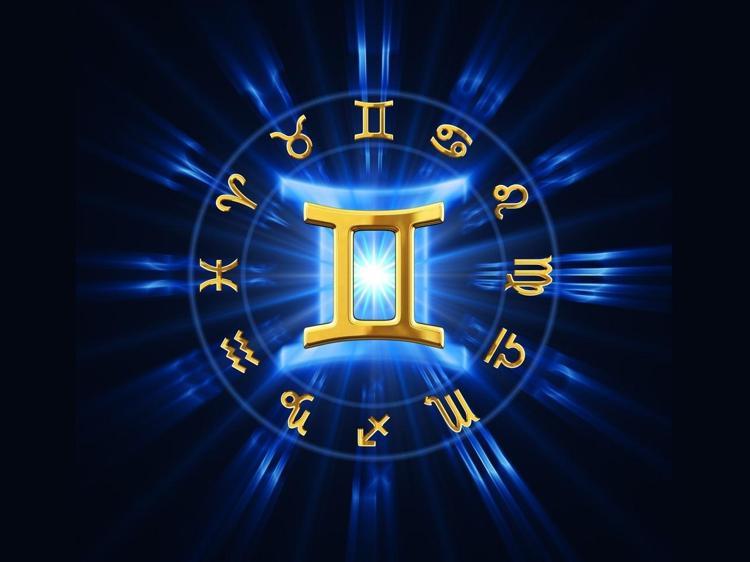 ♊ İKİZLER – DUYGULARINA YABANCILAŞMASI BİR AN MESELESİ