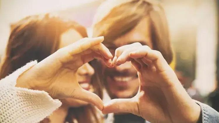 2025 bitmeden aşkı bulacak burçlar belli oldu Yalnızlıkla dolu defteri kapatmanın zamanı geldi: Resmen sevgiye doyacaksınız