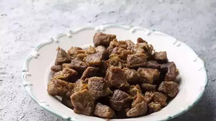 Canan Karatay ısrarla önerdi Kavurmanın lezzetini 10 kat artırıyor: İçerisine bir parça koyun