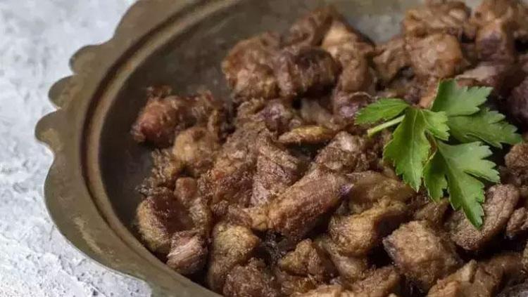 Canan Karatay ısrarla önerdi Kavurmanın lezzetini 10 kat artırıyor: İçerisine bir parça koyun