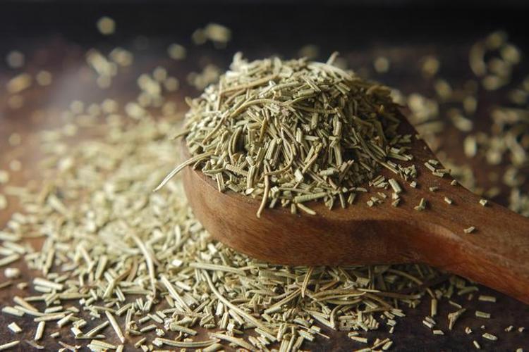 Beyaz saçları tarihe karıştırıyor Kuaför kuaför dolaşmaya son: Haftada 2 kez uygulayın