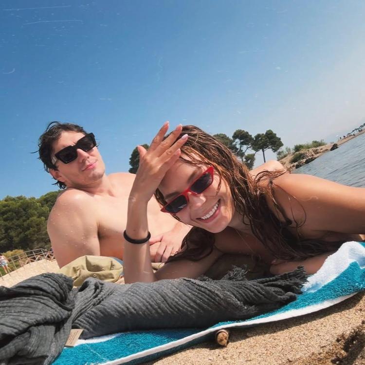 Ebru Şahinden tatil paylaşımları Çeşme pozlarına beğeni yağdı