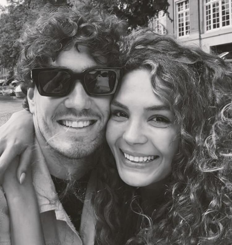 Ebru Şahinden tatil paylaşımları Çeşme pozlarına beğeni yağdı