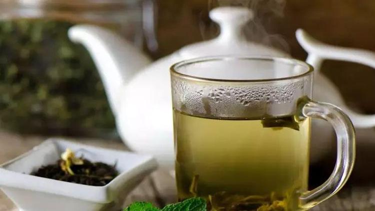 Metabolizmayı turbo moduna geçiriyor Kısa sürede iğne ipliğe çeviriyor: Manken gibi olmak isteyenler bardak bardak içiyor
