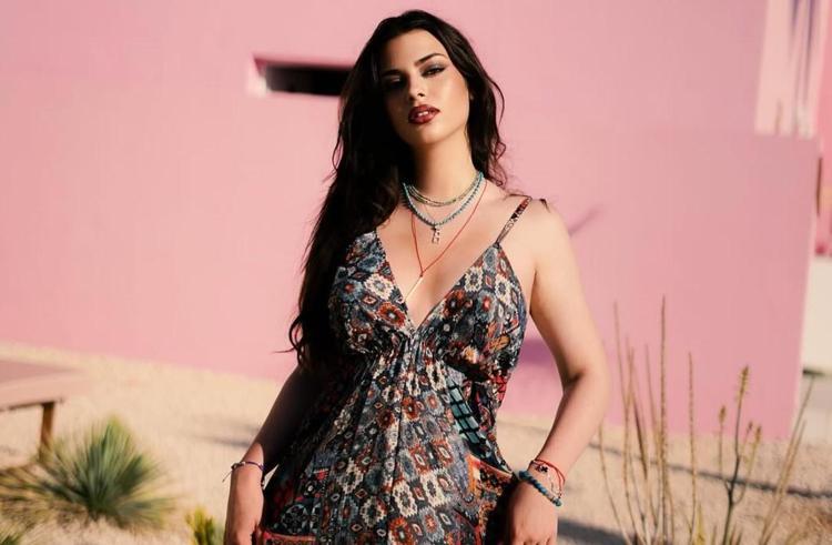 ADAYLARINDAN CV İSTEMİŞTİ