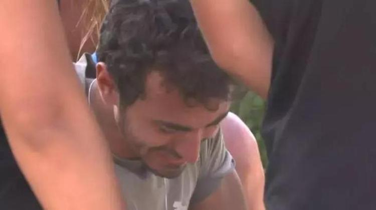 Survivorda gözyaşlarıyla diskalifiye olan Emin Günenç, arkadaşlarıyla doğum gününde buluştu