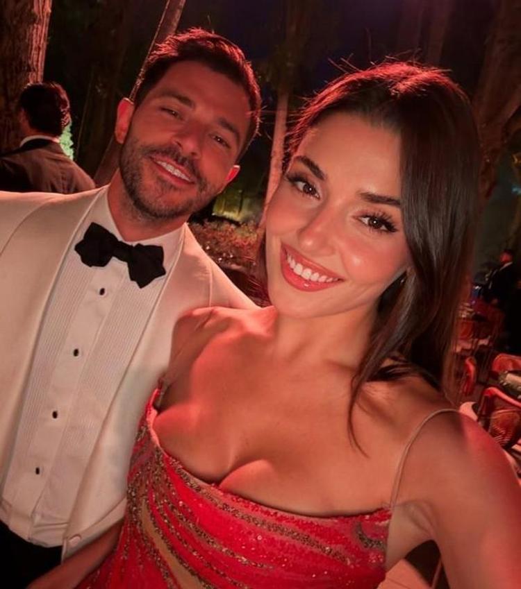 Hande Erçel ve Hakan Sabancı İtalyada aşka geldi