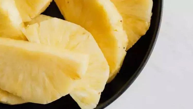 SAĞLIKLI BİR DİYETİ DESTEKLEYEN ANANAS TÜKETİMİ