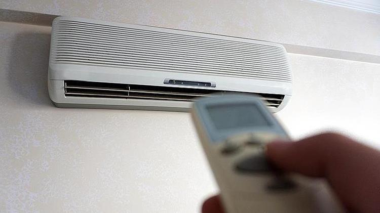 Klimayı çalıştırdıktan sonra bu tuşa basın Serinliği 2 kat artırıyor, odayı anında soğutuyor, %50 daha az elektrik yakıyor