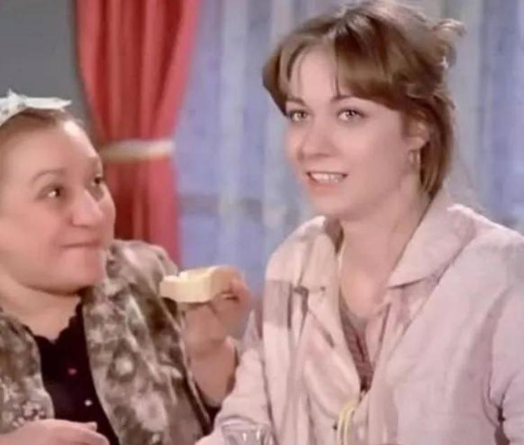 Yeşilçamın masum sarışını Itır Esen 68 yaşında yıllara meydan okuyor