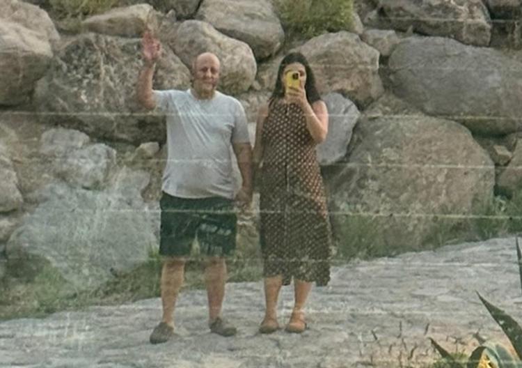 KARNI BURNUNDA YENİ POZ