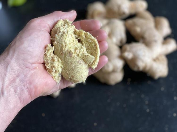 KEMİK YOĞUNLUĞUNU ARTIRARAK KIRIK RİSKİNİ AZALTIR