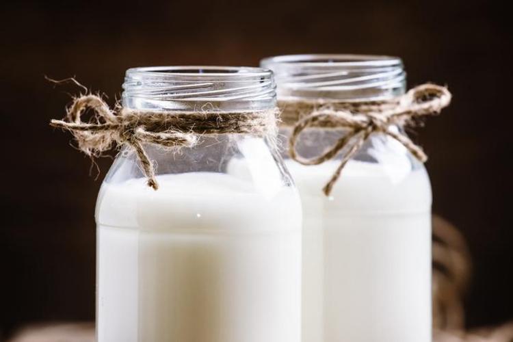 İnek sütünden 10 kat daha faydalı Yerine bardak bardak için: Kemikleri betona çevirip vücudu D vitaminine ve potasyuma boğuyor Kas ağrılarını geçiriyor