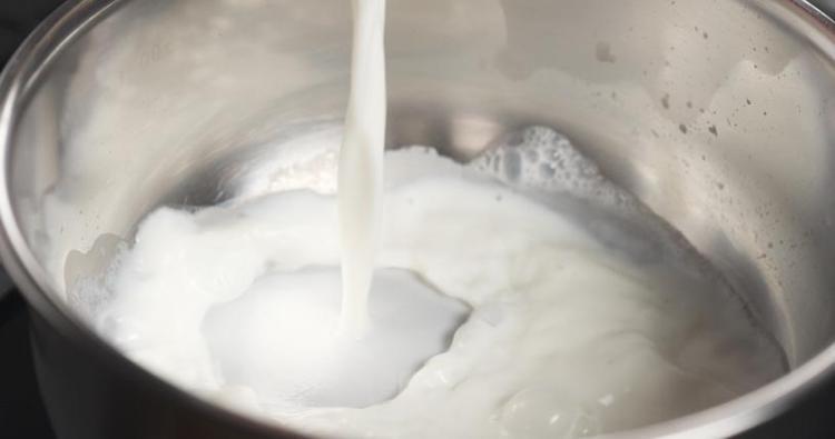 İnek sütünden 10 kat daha faydalı Yerine bardak bardak için: Kemikleri betona çevirip vücudu D vitaminine ve potasyuma boğuyor Kas ağrılarını geçiriyor