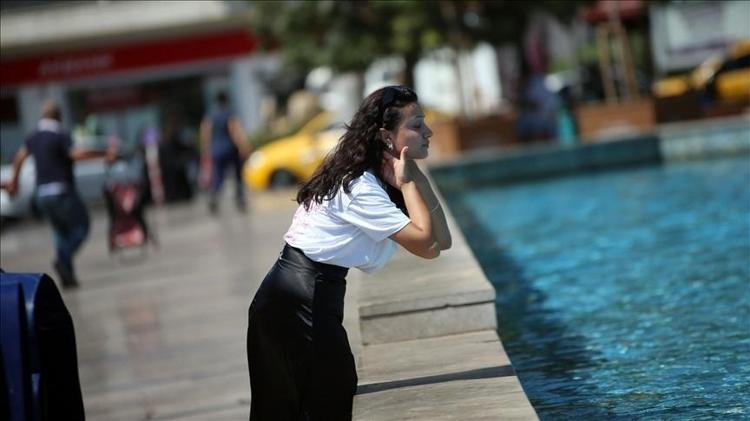 Uzmanı yaz sıcaklarında ödem atmanın sırrını açıkladı Maden suyuna ekleyip içince şişkinlik, ödem ne varsa kazıyıp atıyor, böbrekleri koruyor