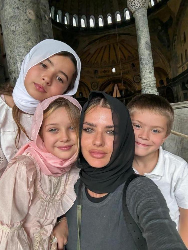 Icardinin sevgilisi bu kez bikinili pozlar verdi