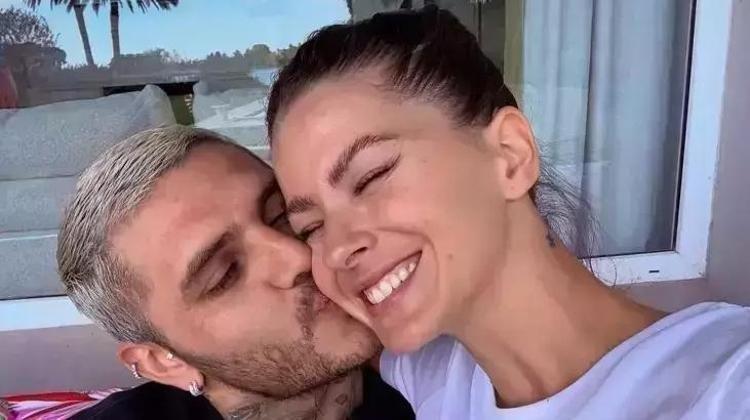 Icardinin sevgilisi bu kez bikinili pozlar verdi