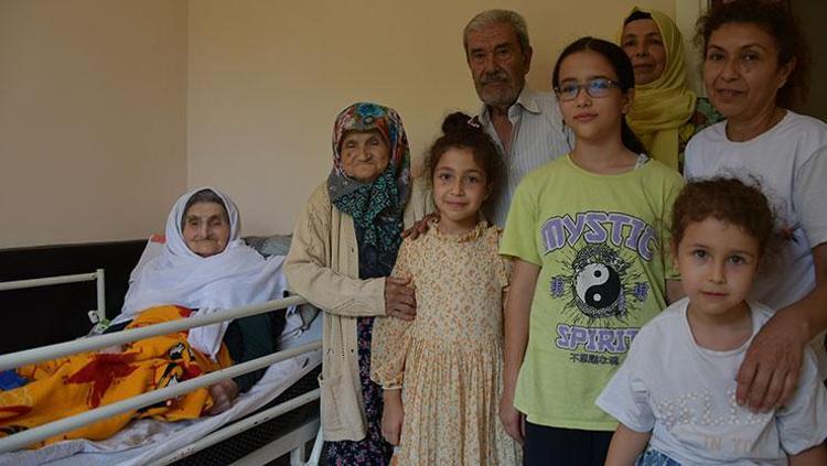 Torununun torununu gördü 106 yaşında mum üfledi: Sofrasından eksik etmediği 4 besin