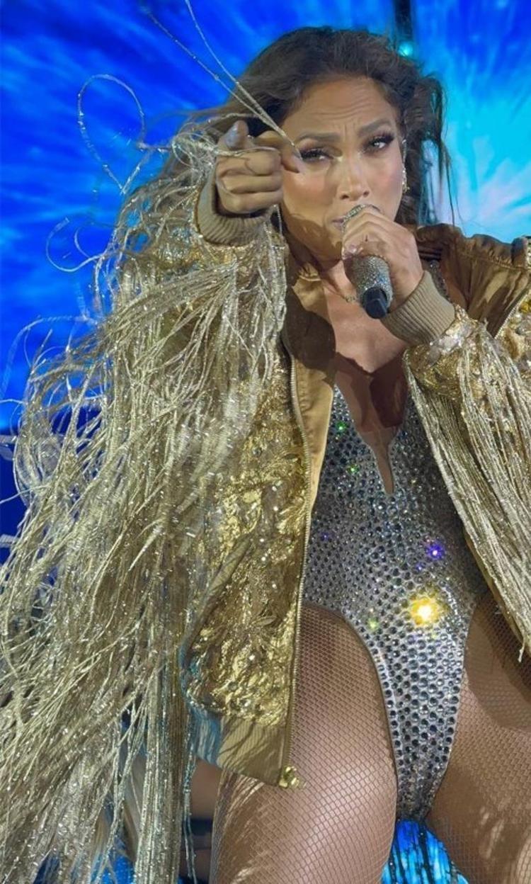 Burcu Kıratlı: Jennifer Lopez küçücük, ekranda göründüğü gibi değil